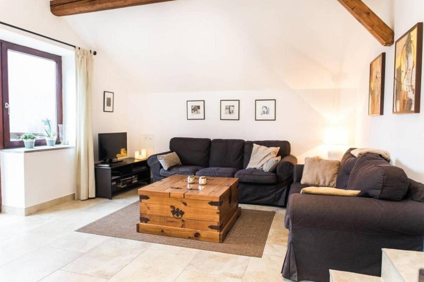 House Maharac With 3 Apartments Till 18 Persons Kamno المظهر الخارجي الصورة