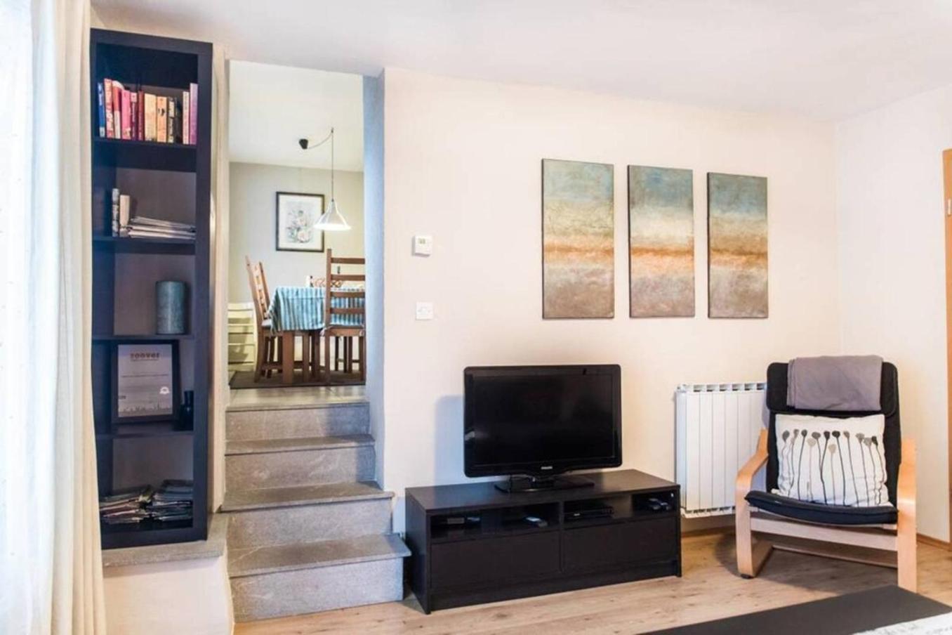 House Maharac With 3 Apartments Till 18 Persons Kamno المظهر الخارجي الصورة