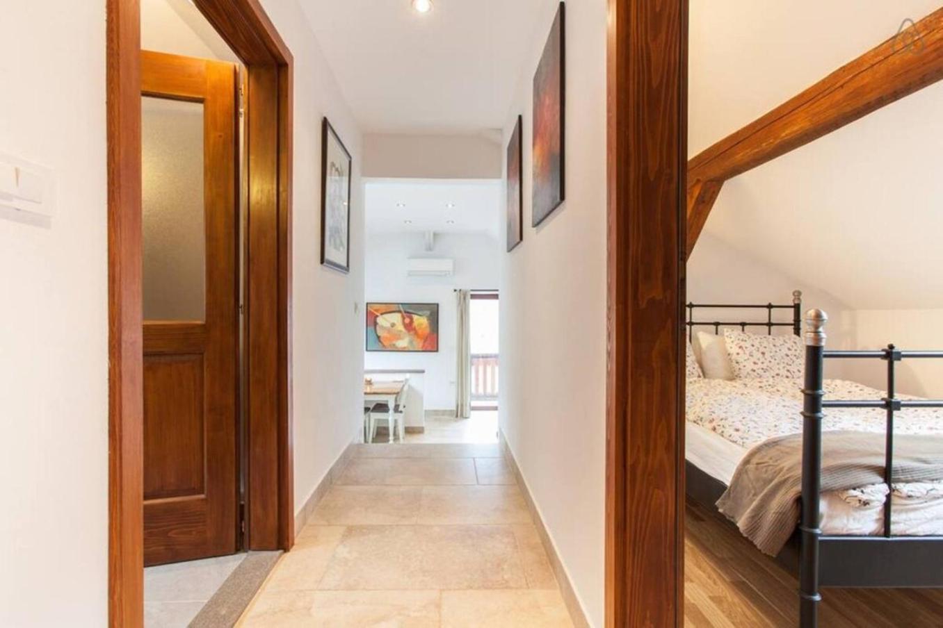 House Maharac With 3 Apartments Till 18 Persons Kamno المظهر الخارجي الصورة